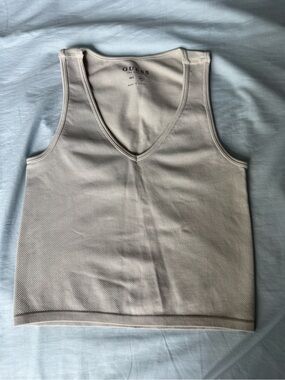 GUESS Ribbed V-Neck Sleeveless Tank Top in Light Beige Sz M/L